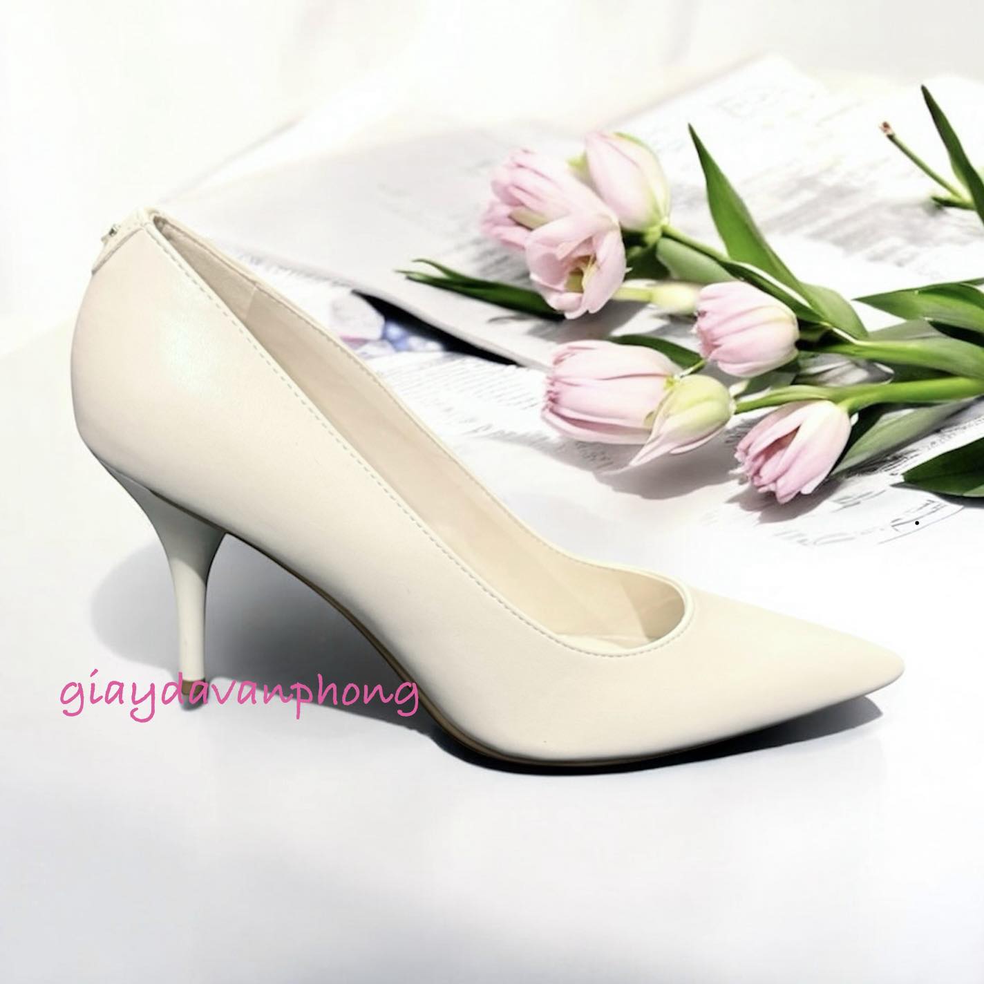 cao gót mũi nhọt gót loe bóng Calvin Klein