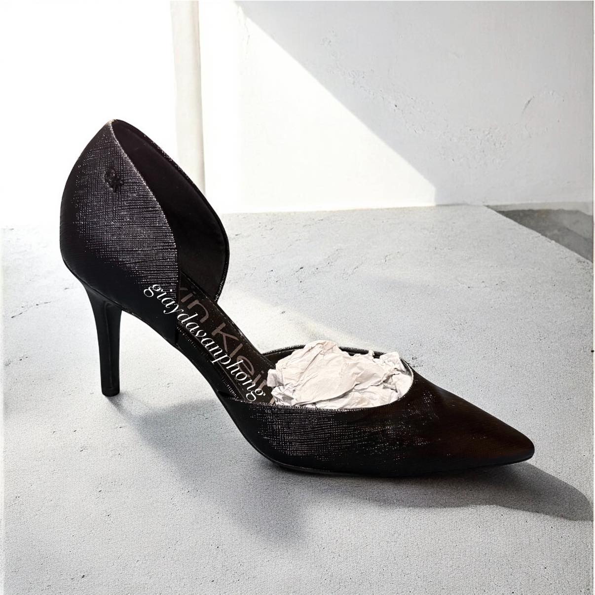 Giày khoét eo nhún Calvin Klein